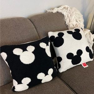 Set of 2 Disney Mickey Mouse reversible pillow black and white
